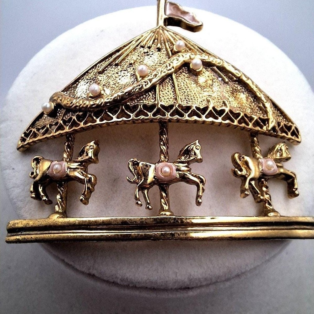 Vintage carousel brooch figural merry go round gold tone mid century 60s